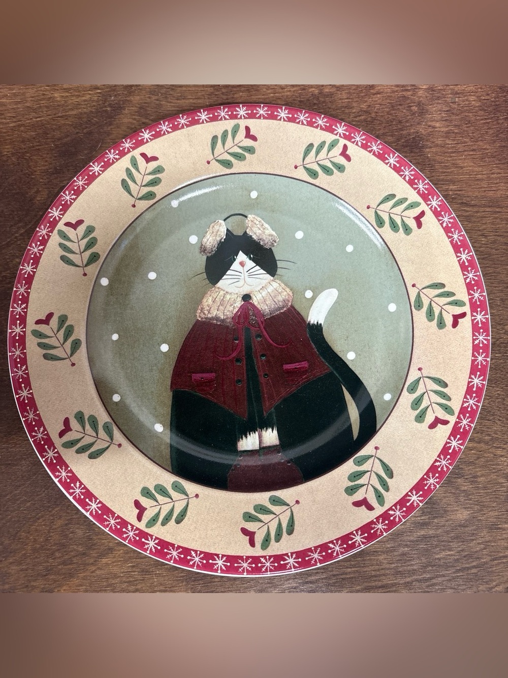 Oneida Holiday Cats Accent Stoneware Plate in Red and Green